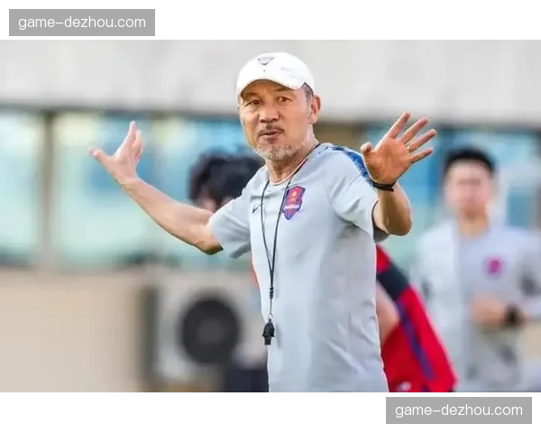 重庆铜梁龙十二分钟连入三球 临场调整能力令人印象深刻